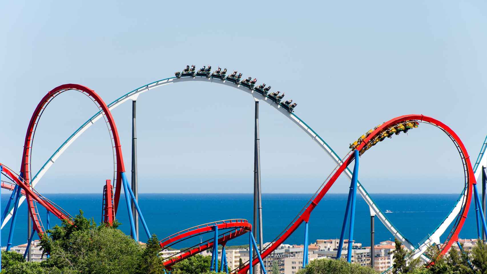 Vista de una de las atracciones de PortAventura / PORTAVENTURA