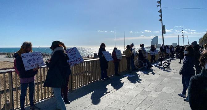 Negacionistas en la Barceloneta / CG