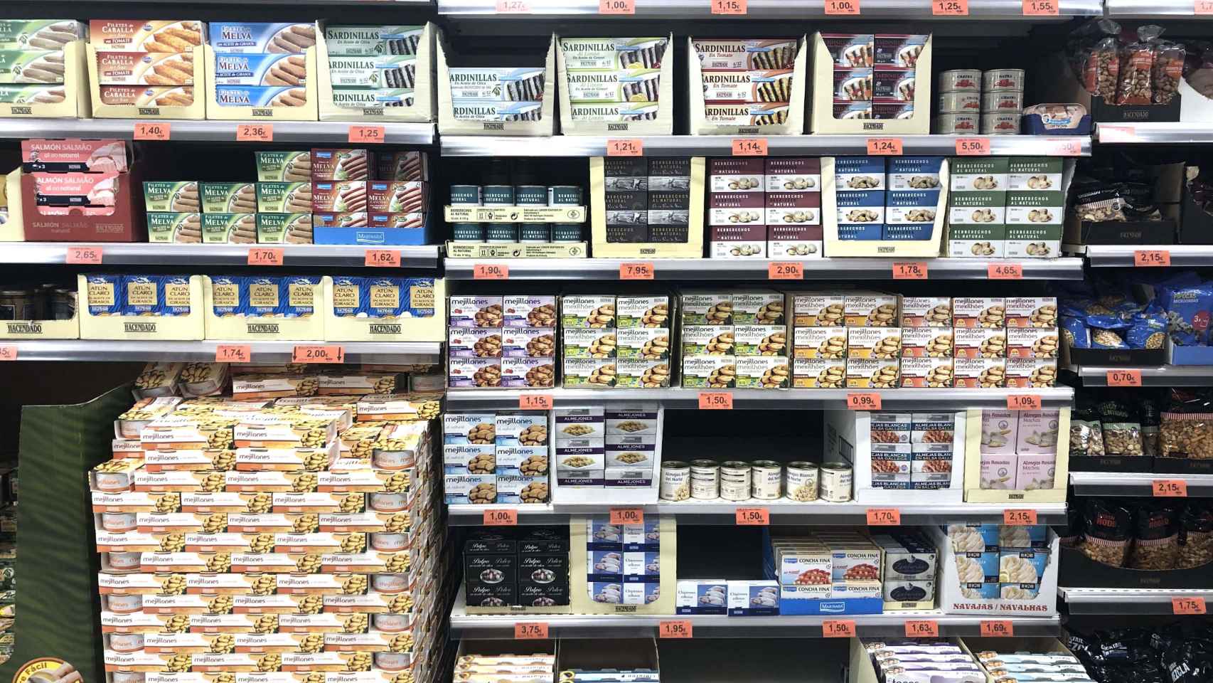 Productos de alimentación en un supermercado / EP