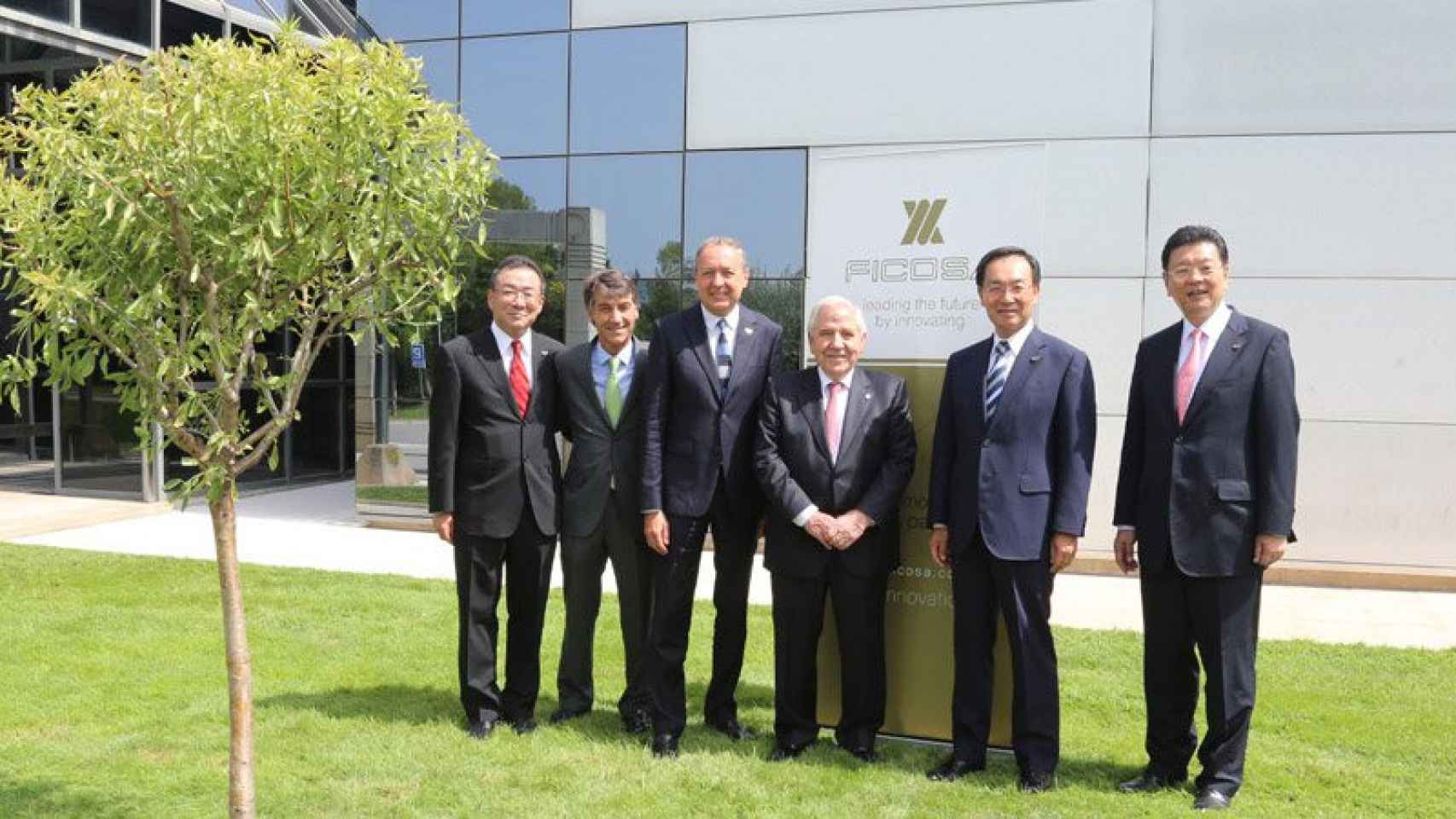 De izquierda a derecha: Masahisa Shibata, senior vice president de la división de automoción de Panasinic; Javier Pujol, CEO de Ficosa; Laurent Abadie, presidente de Panasonic Europe; José María Pujol, presidente de Ficosa; Kazuhiro Tsuga, presidente de P