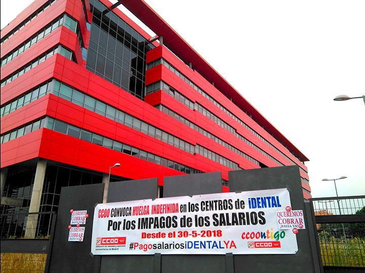 Cartel de CCOO para la convocatoria de huelga por los impagos de los salarios de iDental