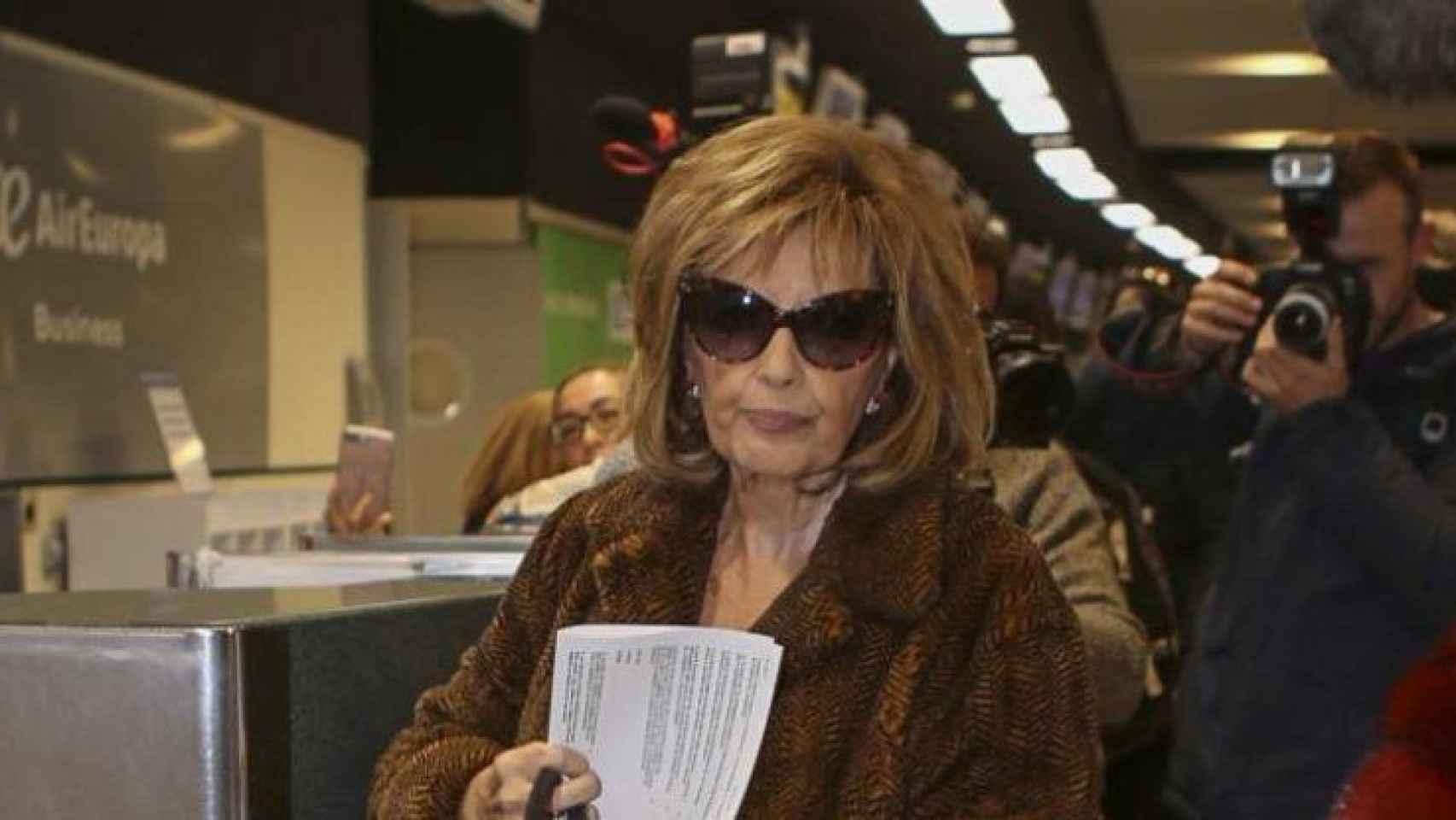 La presentadora María Teresa Campos en el aeropuerto JFK de Nueva York / Telecinco