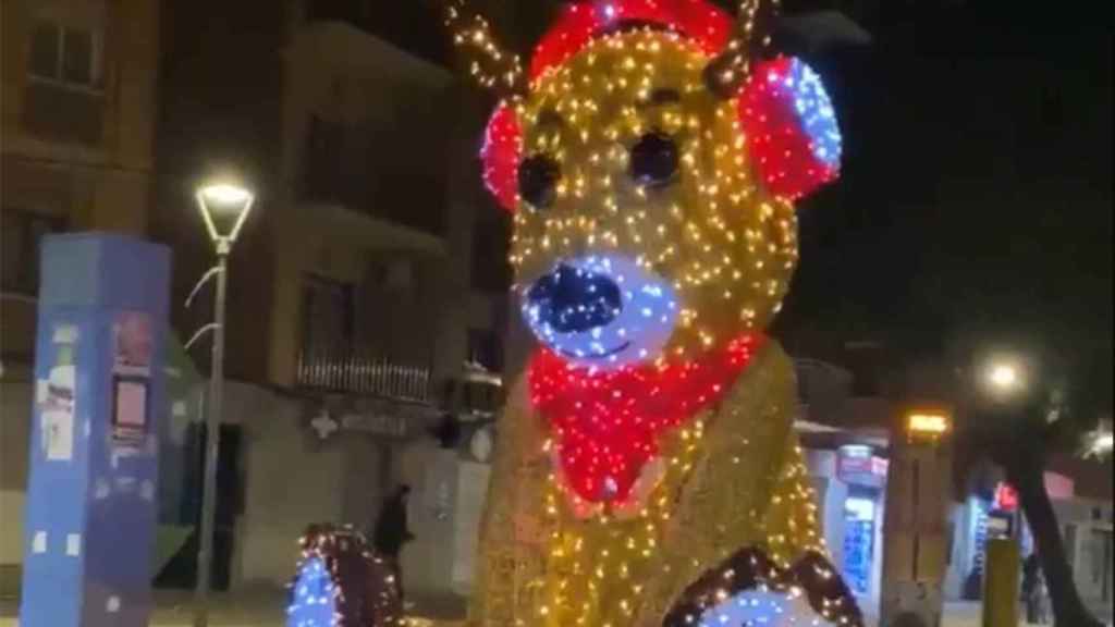 Rodolfo, el reno golfo y franquista de la Navidad de Viladecans / TWITTER