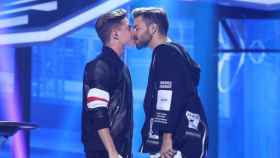 El beso entre Raoul y Agoney