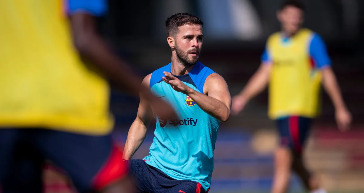 Miralem Pjanic, durante un entrenamiento del Barça / FCB