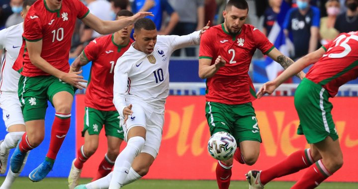 Mbappé en una acción con la selección francesa / EFE