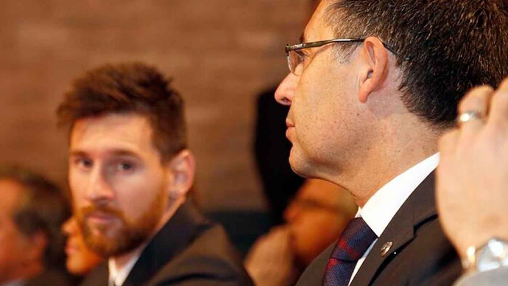 Leo Messi y Josep Maria Bartomeu en una gala de la Bota de Oro / EFE