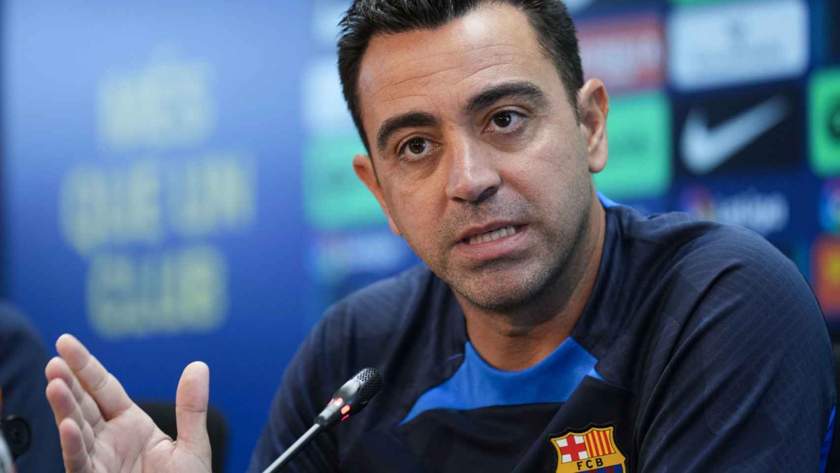 Xavi Hernández, durante una rueda de prensa / EFE