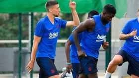 Umtiti y Lenglet en un entrenamiento del Barça / EFE