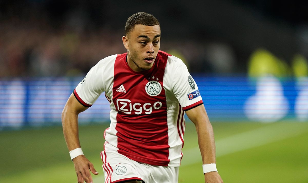 Sergiño Dest, en un partido con el Ajax | EFE