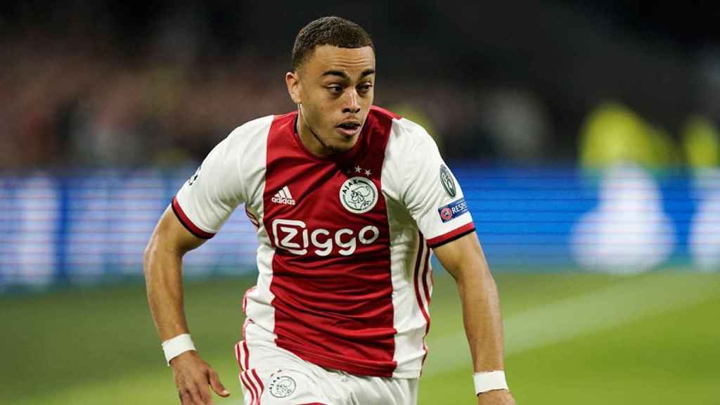 Sergiño Dest, en un partido con el Ajax | EFE