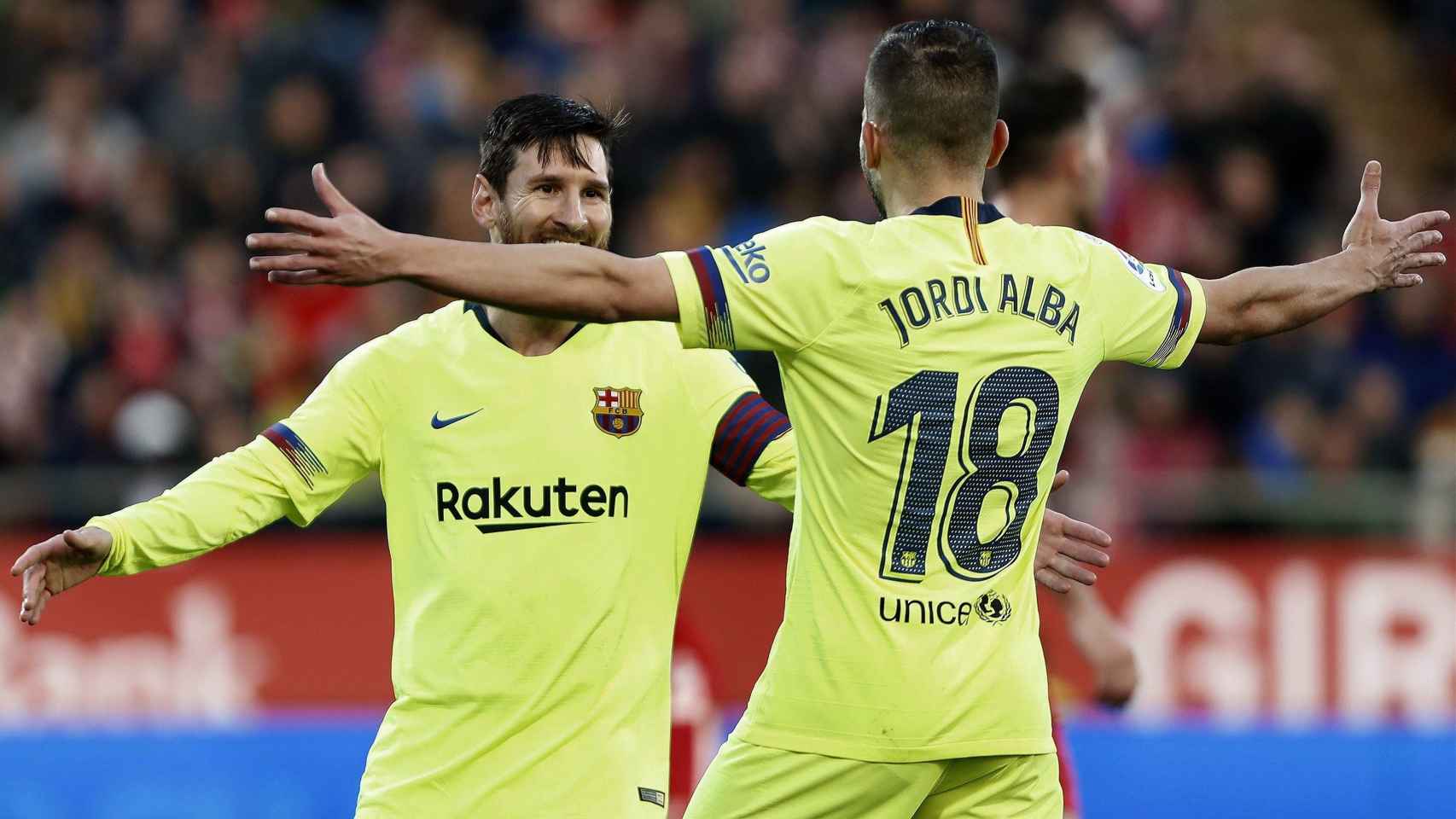 Leo Messi y Jordi Alba celebran el tanto del argentino frente al Girona / EFE