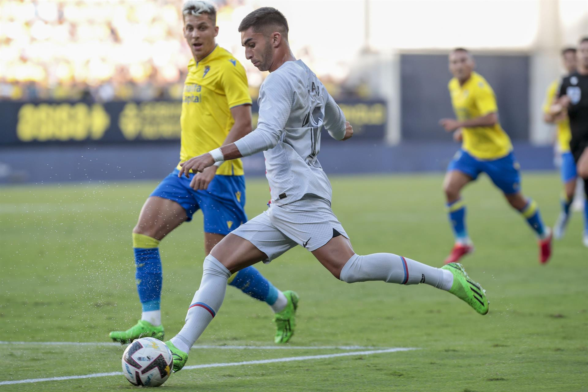 Ferran Torres, durante el partido del Barça frente al Cádiz EFE