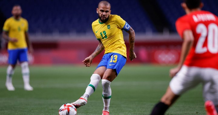 Dani Alves en un partido de la selección olímpica de Brasil durante los Juegos de Tokyo / EFE