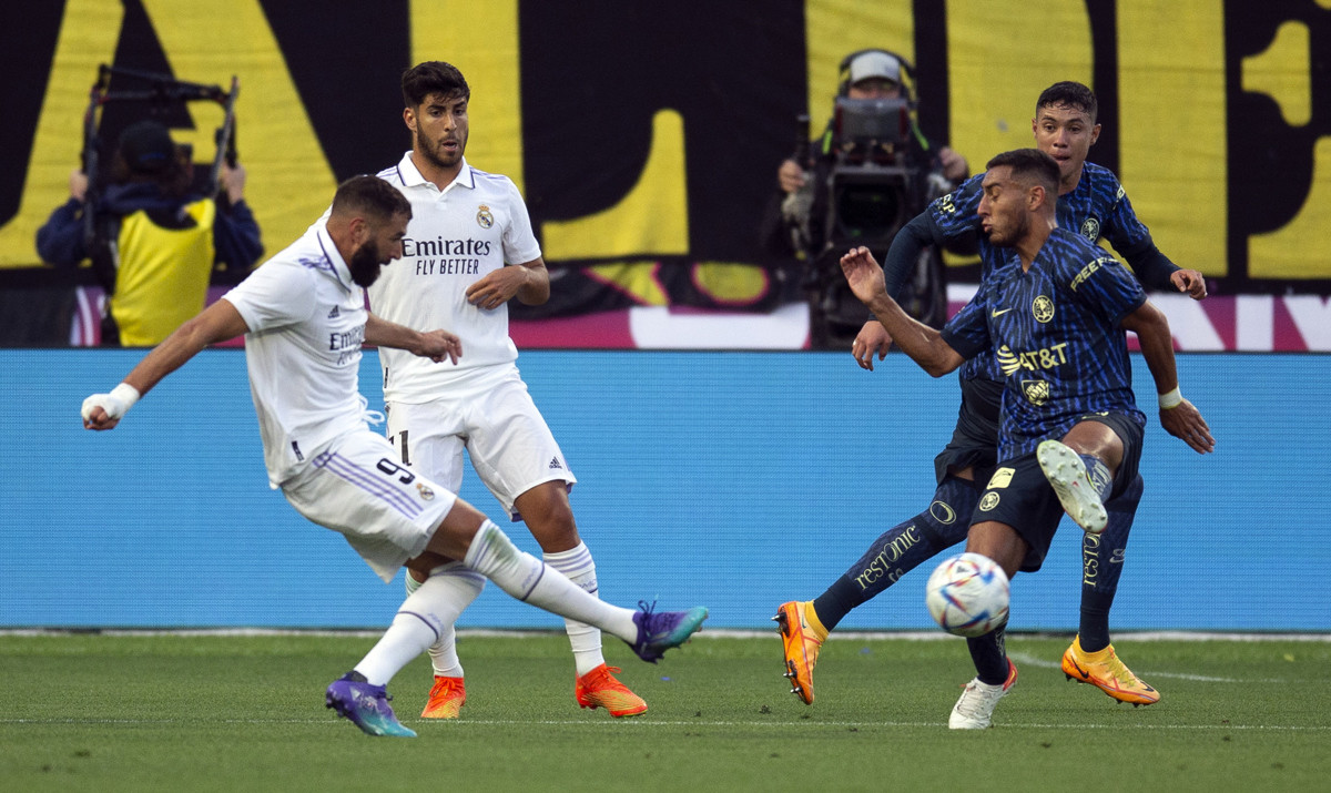 Benzema y Asensio, durante el partido contra el Club América / EFE