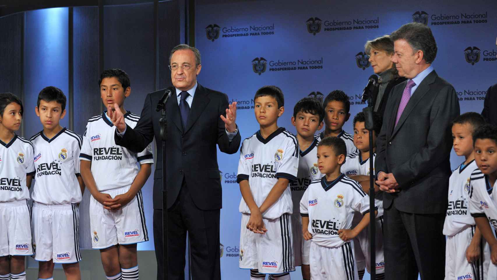 Florentino Pérez, en una visita a las escuelas del Real Madrid | RM