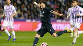 Una foto de Benzema durante el partido frente al Valladolid / EFE