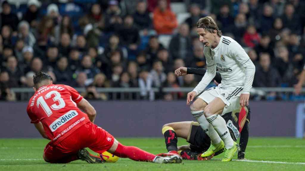 Una foto de Luka Modric tras fallar una ocasión frente al Rayo Vallecano / EFE