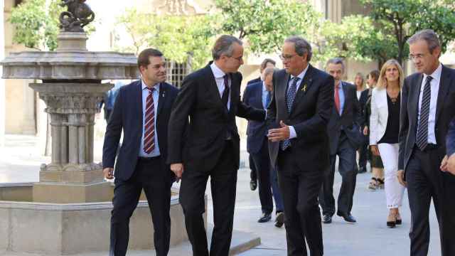 Javier Faus, presidente del Círculo de Economía, junto al presidente Quim Torra y otros miembros del lobby empresarial en el Palau de la Generalitat / Jordi Bedmar