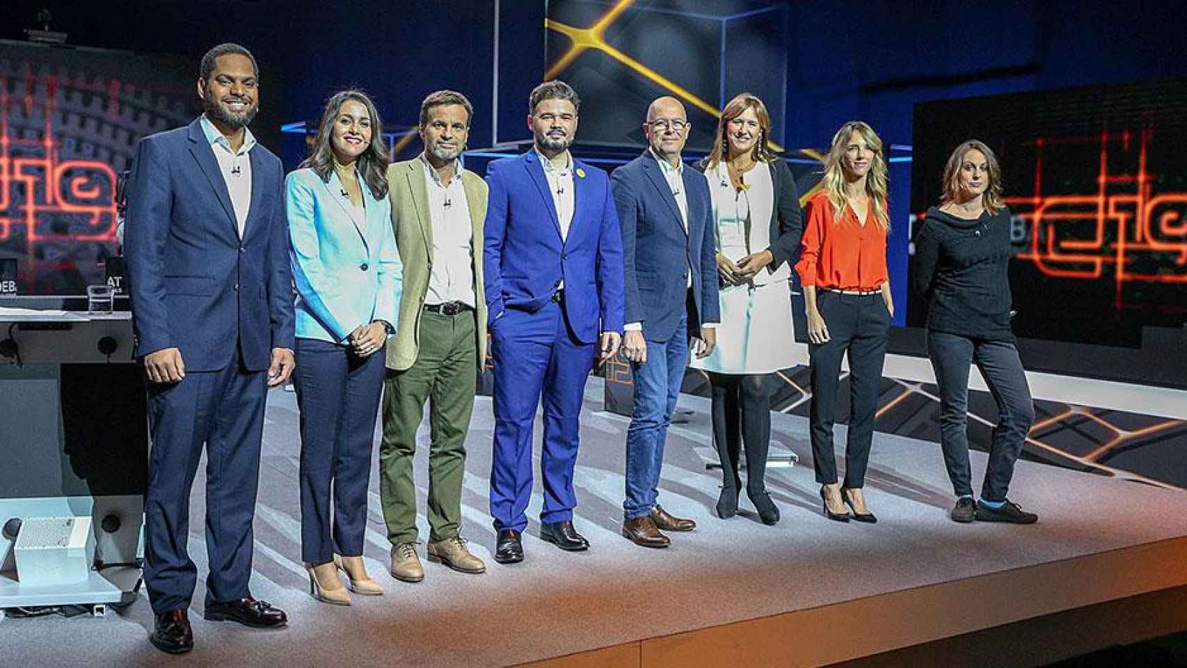 Ignacio Garriga (Vox), Inés Arrimadas (Cs), Jaume Asens (Podem), Gabriel Rufián (ERC), José Zaragoza (PSC), Laura Borràs (JxCat), Cayetana Álvarez de Toledo (PP) y Mireia Vehí (CUP), antes de empezar el debate de TV3 / TV3