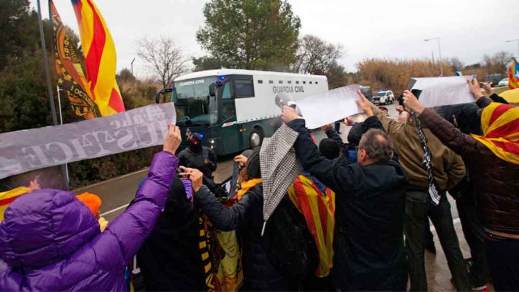 Imagen del traslado de los presos del 'procés' a Brians II, primero, y hacia Soto del Real y Alcalá-Meco, después / EFE