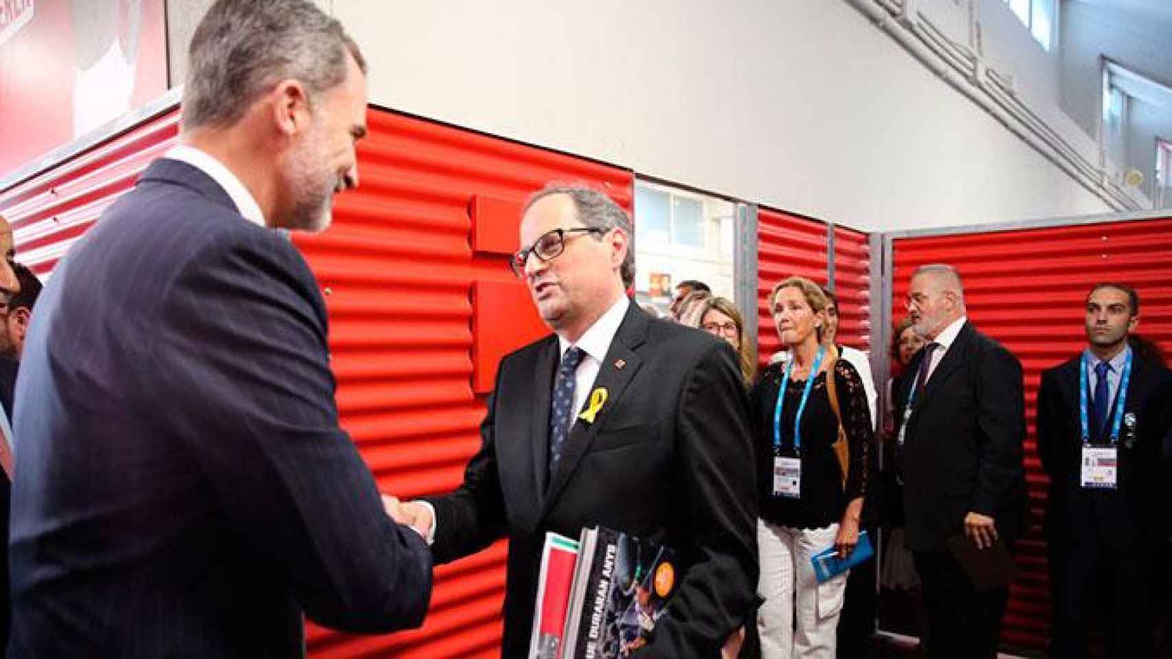 El rey Felipe VI con el presidente de la Generalitat, Quim Torra / EFE