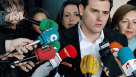 Albert Rivera, líder de Ciudadanos, con Inés Arrimadas y Carina Mejías a sus espaldas el pasado jueves en Barcelona / EFE