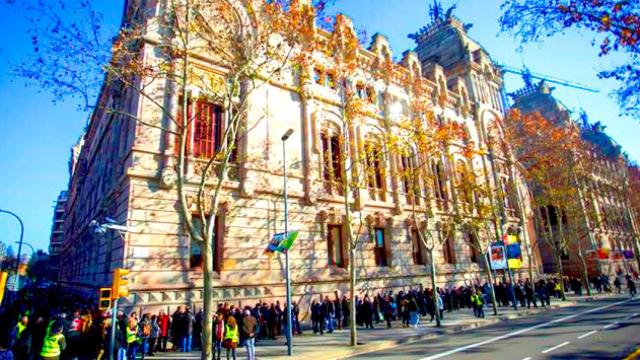 El Tribunal Superior de Justicia de Cataluña (TSJC) en el paseo Lluís Companys, donde acabarán las denuncias de los juzgados / EFE