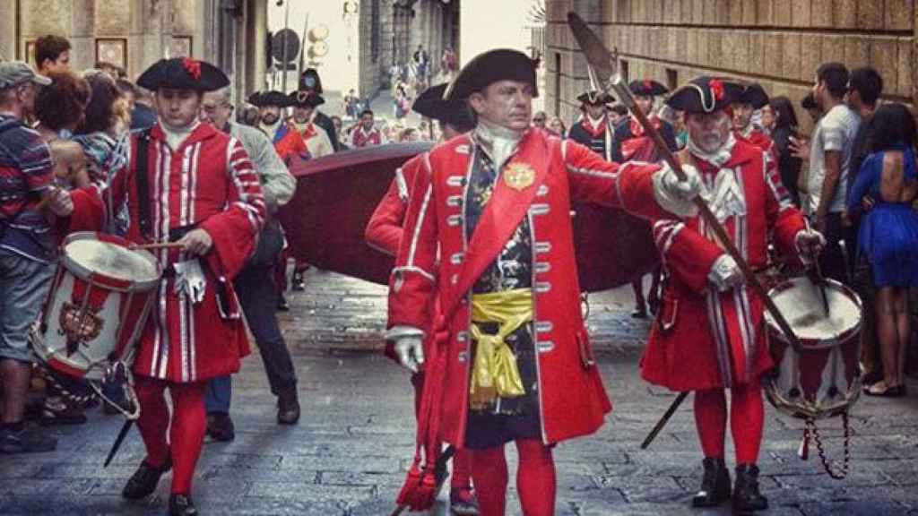 El grupo de recreación La Coronela, en un desfile callejero como el que hará el 11 de septiembre.