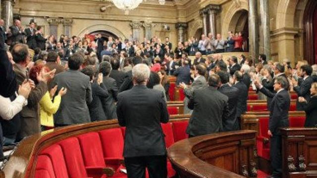 El pleno del Parlamento autonómico, tras aprobarse la ley del Valle de Aran