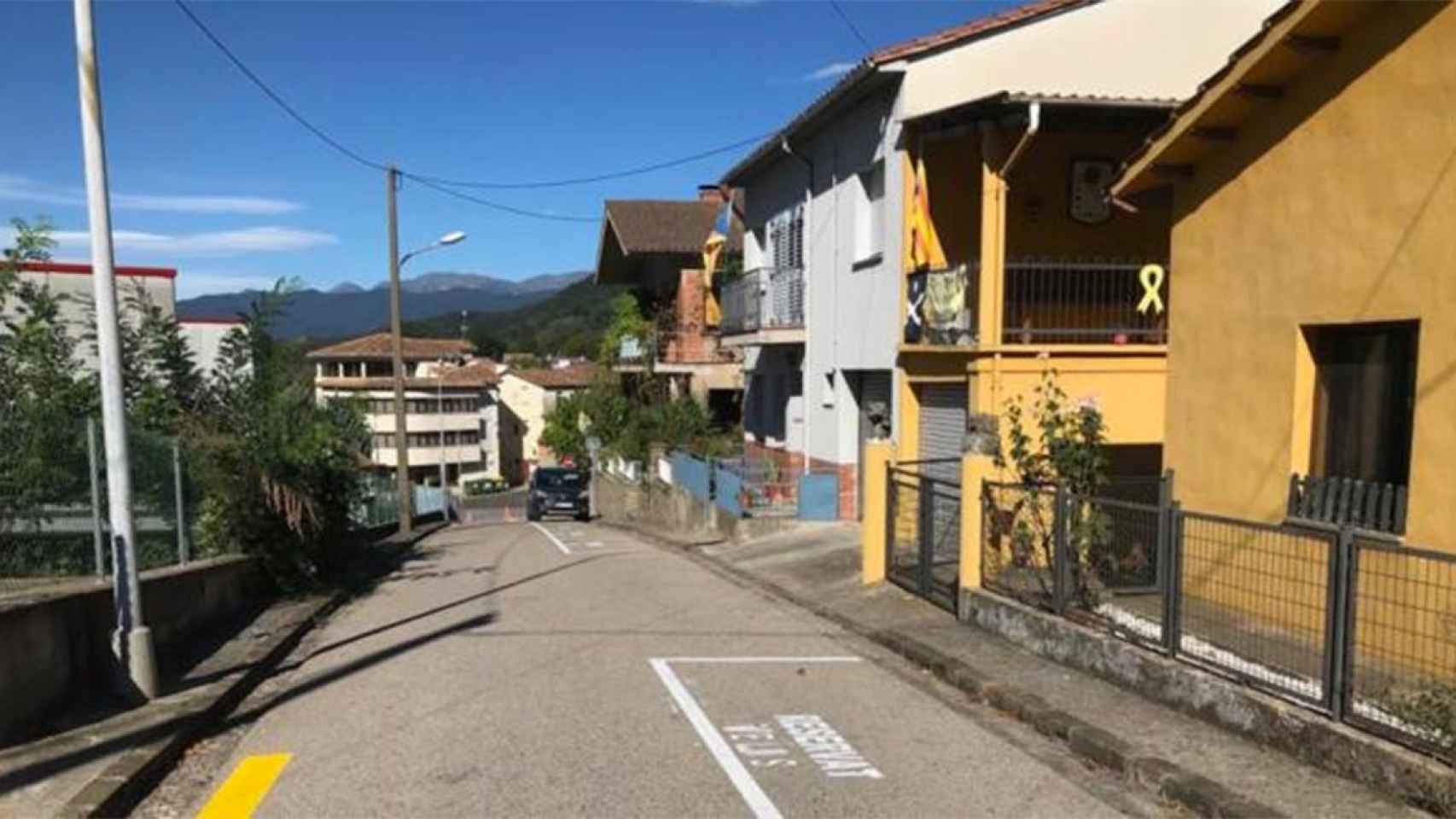 Vista de una calle de Sant Joan les Fonts (Girona), donde ha ocurrido el crimen machista / CG