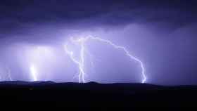 Rayos durante una tormenta, que causó un corte de electricidad en Tarragona / PIXABAY