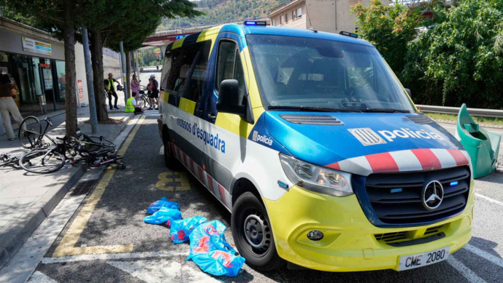 Lugar del atropello de un pelotón de ciclistas en Castellbisbal / EFE