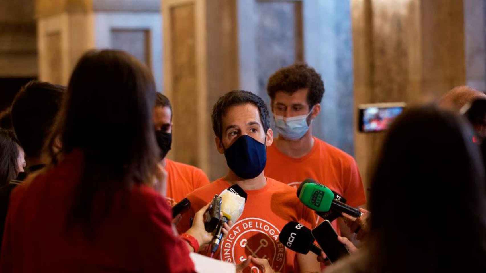 Jaime Palomera, portavoz del Sindicat de Llogaters, en rueda de prensa en el Parlament / EFE