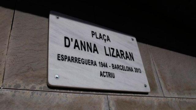 Placa de la plaza de Anna Lizaran, en Barcelona / TWITTER