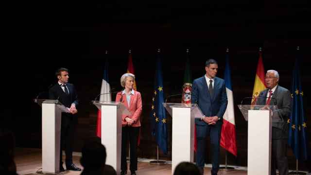 El presidente del Gobierno, Pedro Sánchez, el presidente francés, Emmanuel Macron, el primer ministro de Portugal, Antonio Costa, y la presidenta de la CE, Ursula von der Leyen / ROBERTO PLAZA - EUROPA PRESS