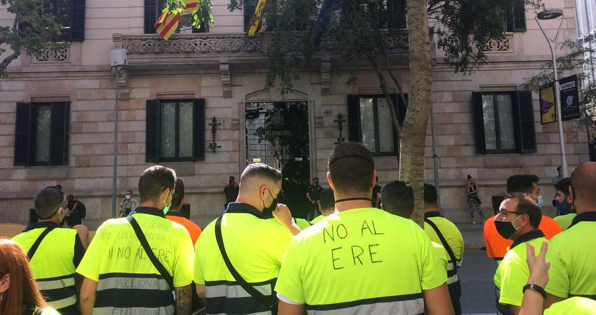 Trabajadores de Acciona en una protesta contra el ERE de 500 despidos / TWITTER