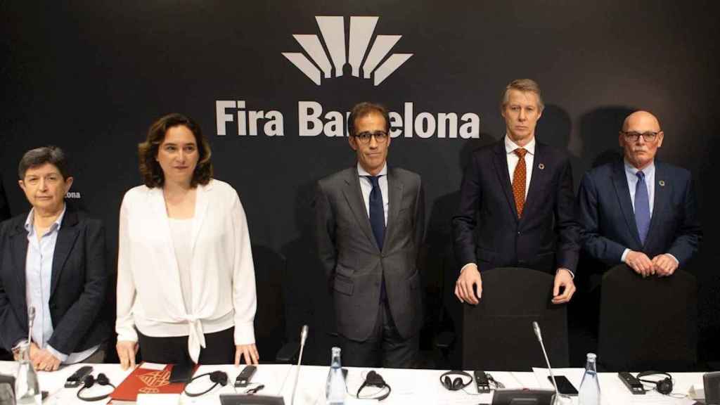 La alcaldesa de Barcelona, Ada Colau; la delegada del Gobierno en Cataluña, Teresa Cunillera; el presidente de Fira, Pau Relat; el director general de GSMA, Mats Granryd; y el consejero delegado, John Hoffman, tras la cancelación del Mobile