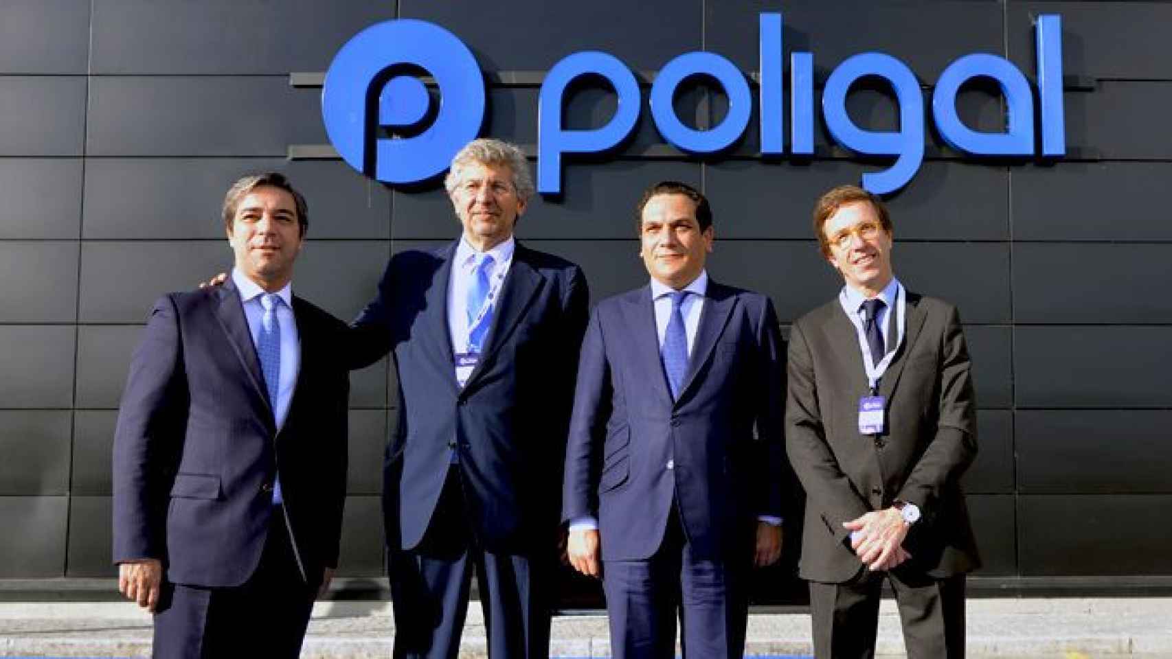 Javier Suqué Mateu (2i), el responsable de Poligal Global Service y el resto de negocios de la familia, en una imagen de archivo de 2016 en la que celebra el 25 aniversario de la quimica en Portugal / POLIGAL