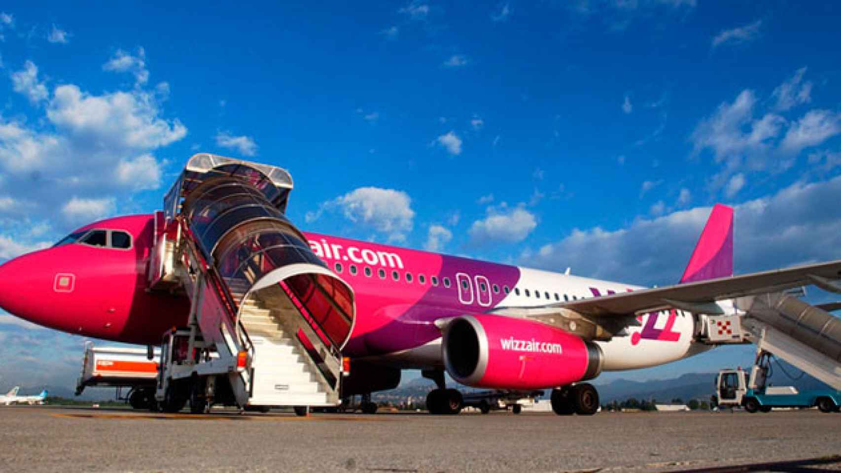 Una aeronave de la aerolínea Wizzair, que cobra de forma adicional por atender en castellano / CG