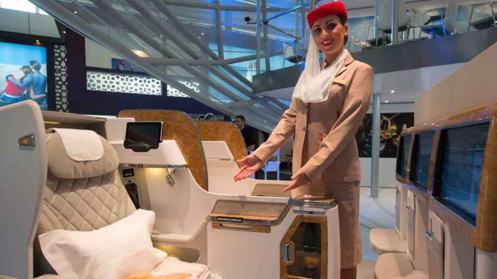 La nueva butaca 'business' de Emirates es totalmente reclinable y funciona con pantalla táctil.