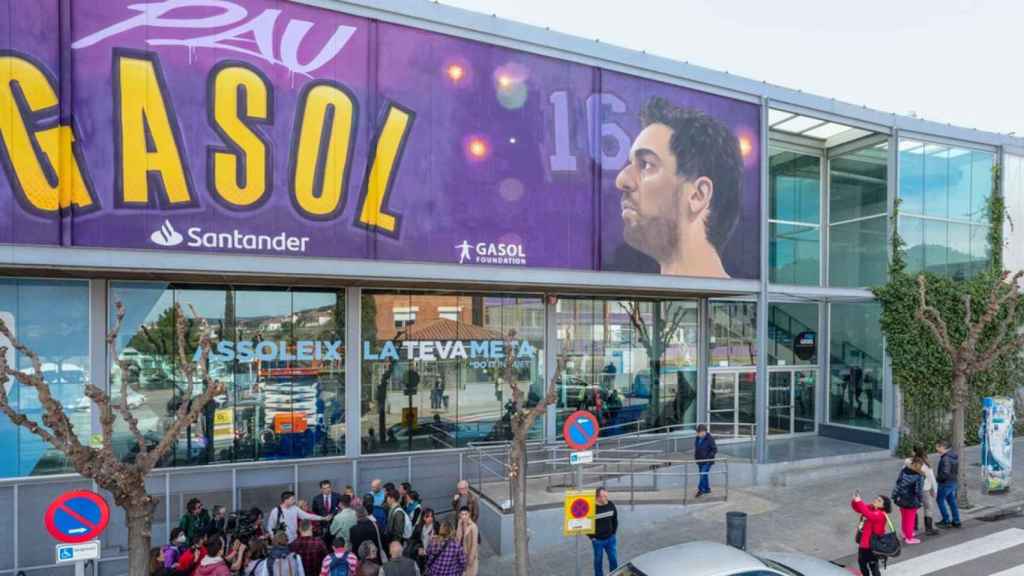 El mural que homenajea a Pau Gasol en Sant Boi / EFE