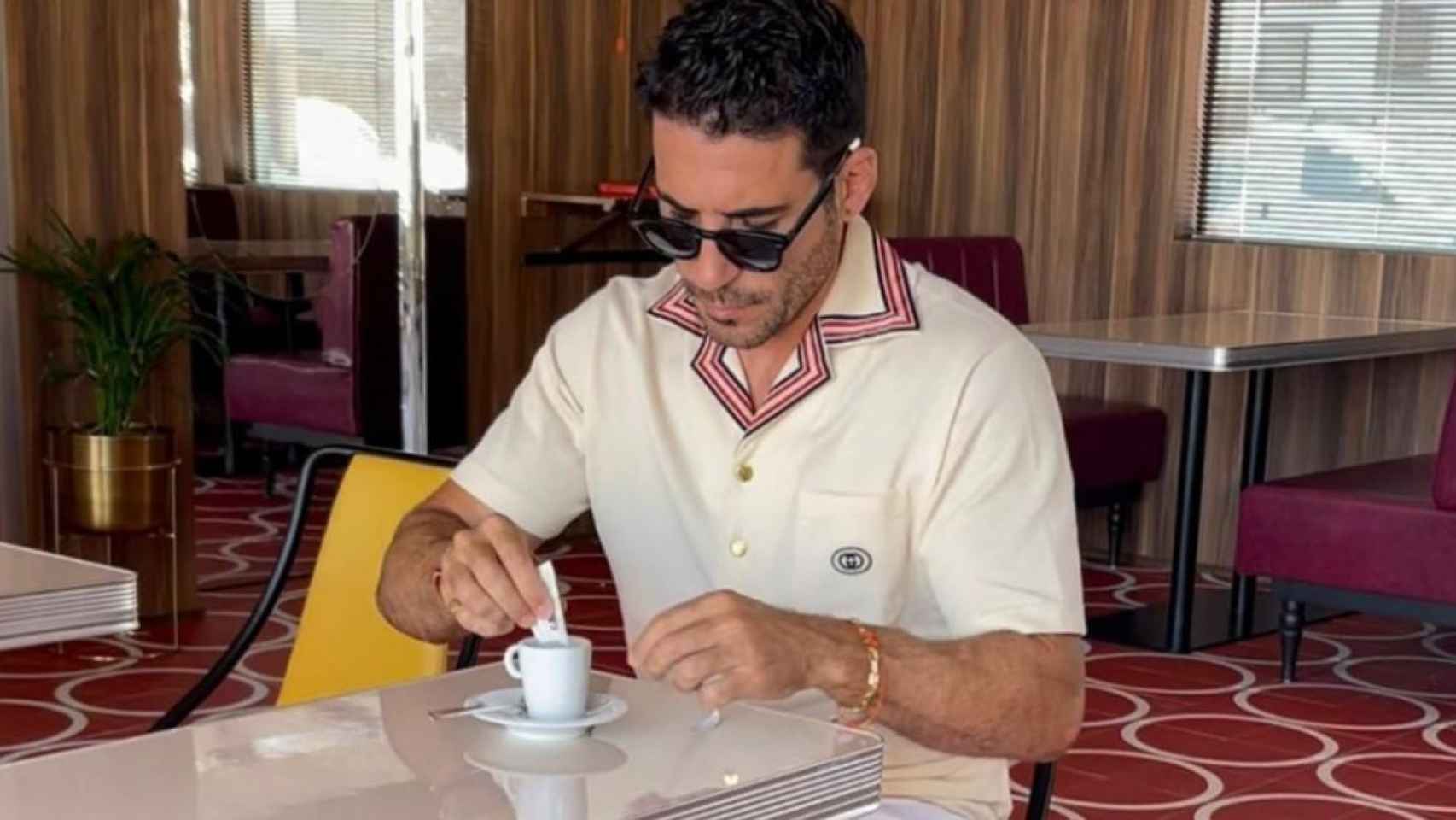 Miguel Ángel Silvestre enseña un testículo por un descuido /INSTAGRAM