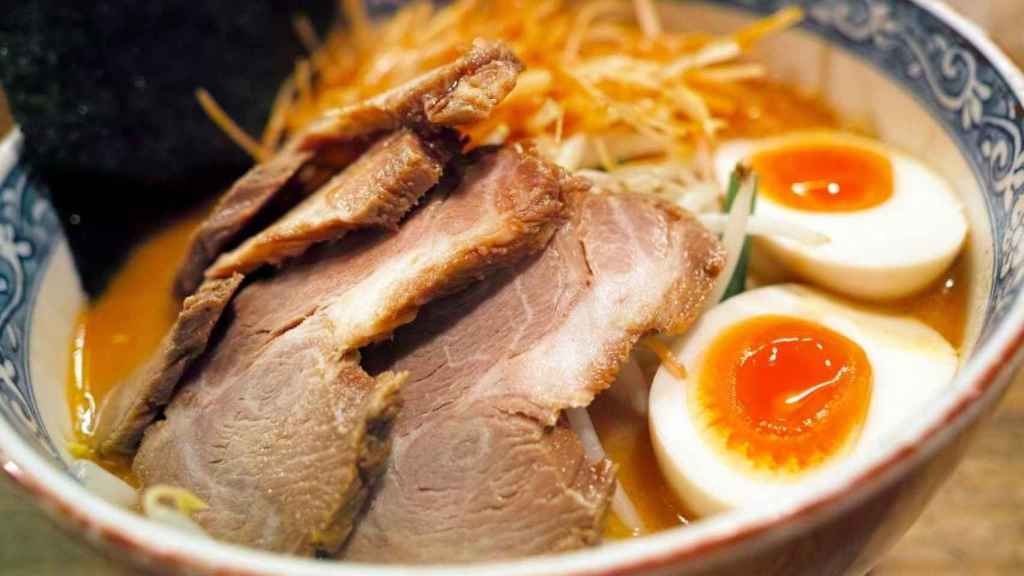 Ramen tradicional con cerdo / Takedahrs en Pixabay