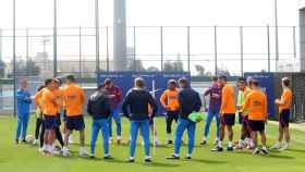 El Barça de Xavi, en una sesión de entrenamiento, en la Ciutat Esportiva Joan Gamper / FCB