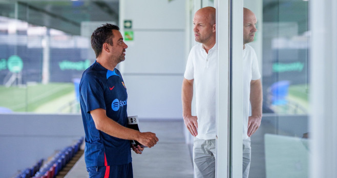 Jordi Cruyff, conversando con Xavi Hernández en la Ciutat Esportiva / REDES