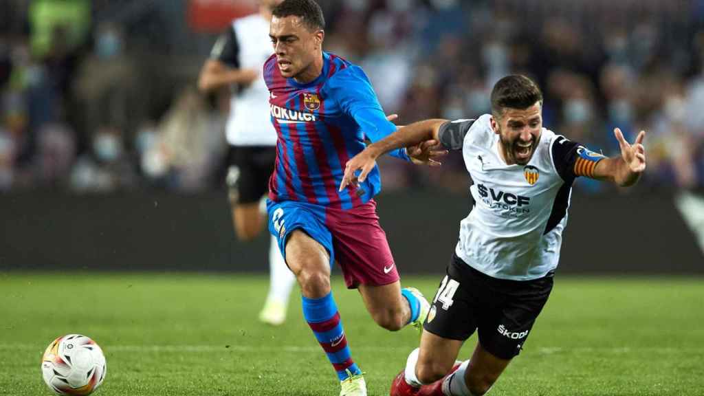 Sergiño Dest, en un lance del partido contra el Valencia / EFE