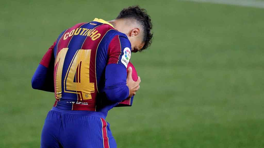 Philippe Coutinho se marcha lesionado / EFE