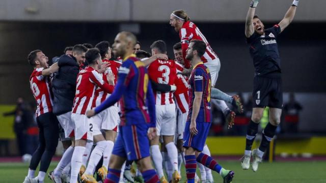 Los jugadores del Barça, tras caer contra el Athletic en la final de la Supercopa | EP