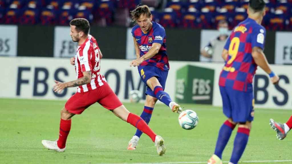 Rakitic en una acción contra el Atlético de Madrid / FCB